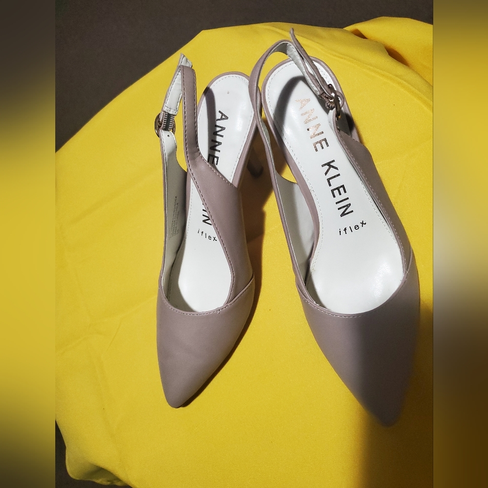 🥰Anne Klein iflex shoes. Size 6.
